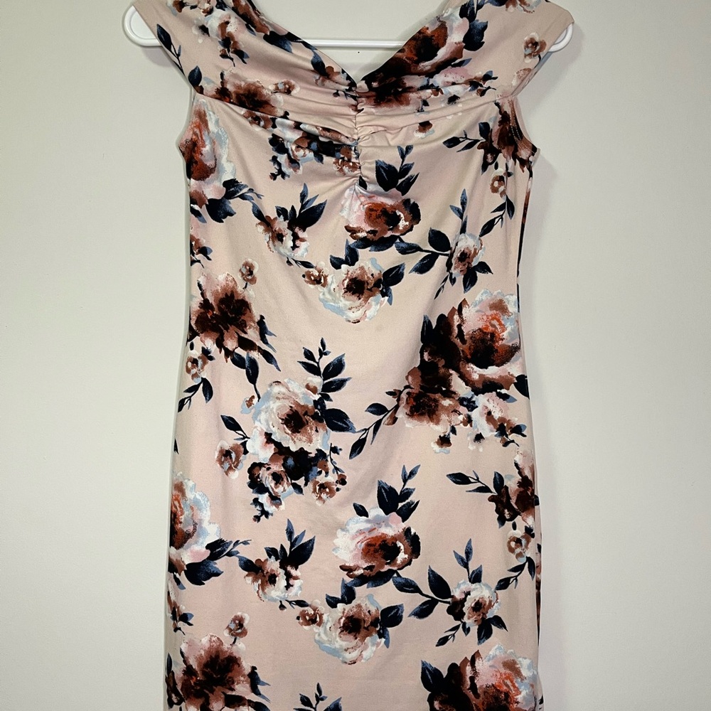 Floral light pink, fitted mini dress. Size medium.
